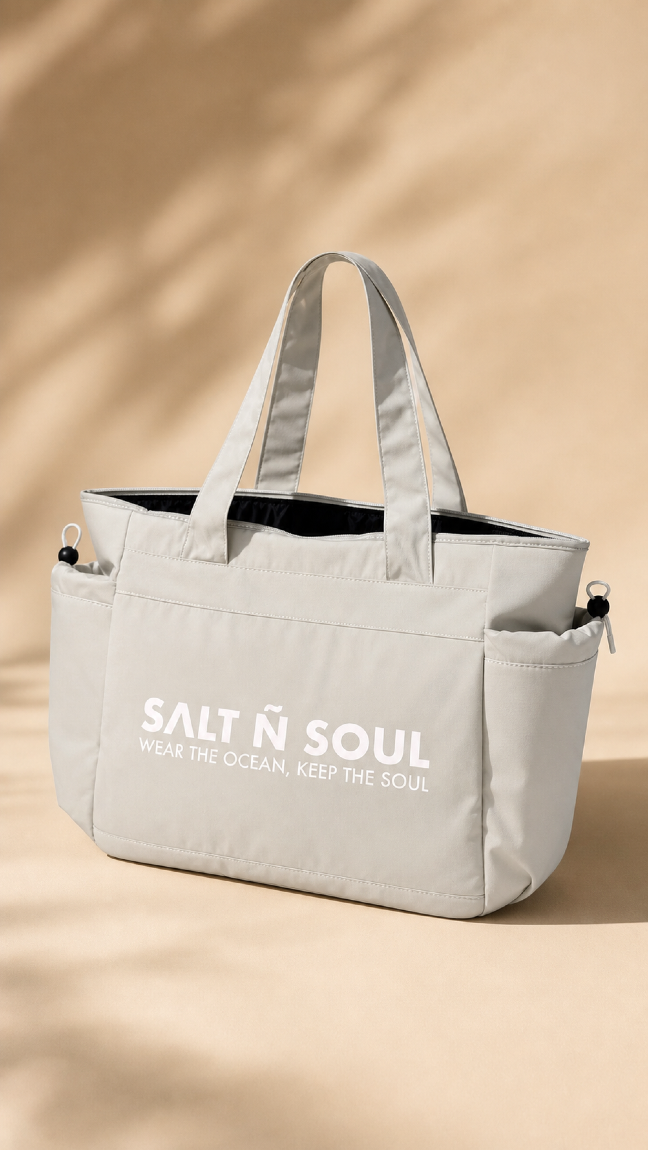 TideCarry Tote Bag von SALT Ñ SOUL in Shell mit weißem Logo-Print, Frontansicht